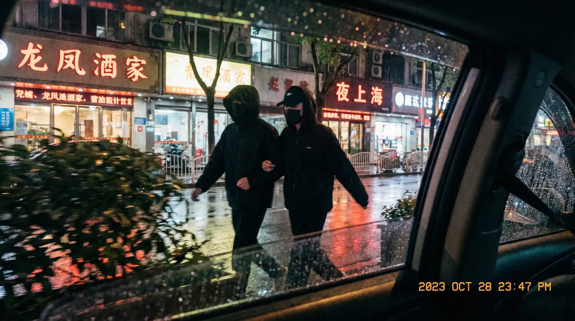 17c.com - 顶流明星深夜密会现场抓拍照片